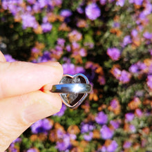 Load image into Gallery viewer, Nuummite heart ring in sterling silver size 7