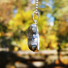 Charger l'image dans la galerie, Labradorite moon pendant