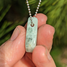 Charger l'image dans la galerie, Aquamarine free form pendant