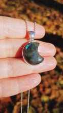 Charger et lire la vidéo dans la visionneuse de la Galerie, Labradorite moon pendant