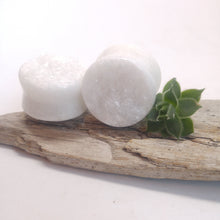 Charger l'image dans la galerie, 7/8" White druzy stone plugs