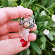 Load image into Gallery viewer, Topaz claw with Hackmanite necklace