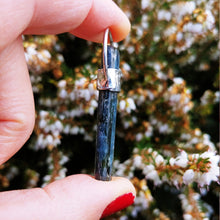 Load image into Gallery viewer, Simple gemmy Kyanite wand amulet