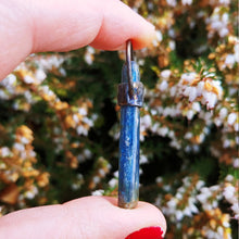 Load image into Gallery viewer, Simple gemmy Kyanite wand amulet