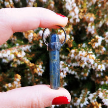 Load image into Gallery viewer, Simple gemmy Kyanite wand amulet