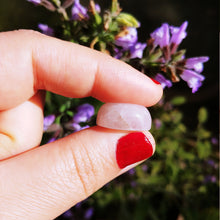 Charger l'image dans la galerie, Lavender quartz free form oval cabochon