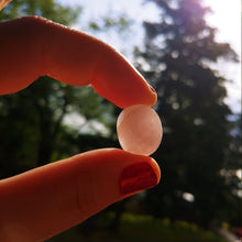 Charger l'image dans la galerie, Lavender quartz free form oval cabochon