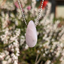 Indlæs billede til gallerivisning Greenland Ussingite drop pendant
