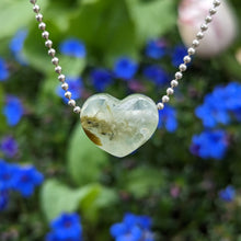 Lade das Bild in den Galerie-Viewer, Prehnite with Epidote heart pendant
