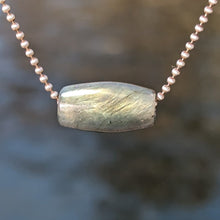 Indlæs billede til gallerivisning Labradorite Shiva bead
