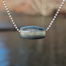 Ladda upp bild till gallerivisning, Labradorite Shiva bead
