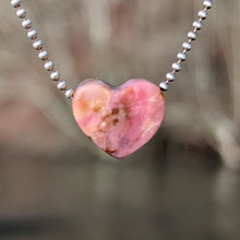 Lade das Bild in den Galerie-Viewer, Rhodonite heart small pendant
