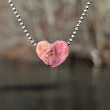 Lade das Bild in den Galerie-Viewer, Rhodonite heart small pendant
