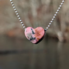 Ladda upp bild till gallerivisning, Rhodonite heart small pendant
