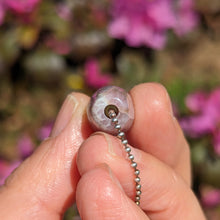 Indlæs billede til gallerivisning Ussingite Shiva shaped bead
