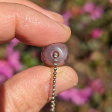 Indlæs billede til gallerivisning Ussingite Shiva shaped bead
