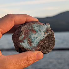 Lade das Bild in den Galerie-Viewer, Raw Larimar partial nodule
