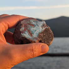 Lade das Bild in den Galerie-Viewer, Raw Larimar partial nodule
