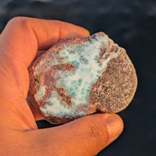 Lade das Bild in den Galerie-Viewer, Raw Larimar partial nodule
