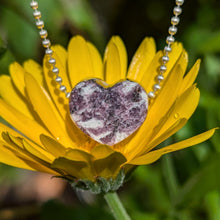 Lade das Bild in den Galerie-Viewer, Lepidolite heart pendant #2
