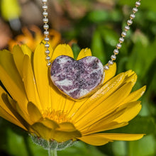 Lade das Bild in den Galerie-Viewer, Lepidolite heart pendant #2
