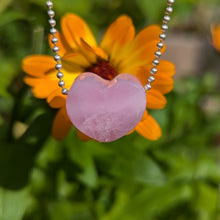 Indlæs billede til gallerivisning Kunzite heart pendant
