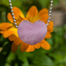 Ladda upp bild till gallerivisning, Kunzite heart pendant
