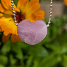 Indlæs billede til gallerivisning Kunzite heart pendant
