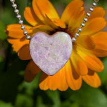 Indlæs billede til gallerivisning Barite heart pendant
