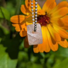 Indlæs billede til gallerivisning Morganite dainty teardrop pendant
