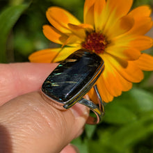 Indlæs billede til gallerivisning Nuummite sterling silver ring size 10
