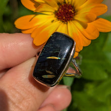 Indlæs billede til gallerivisning Nuummite sterling silver ring size 10
