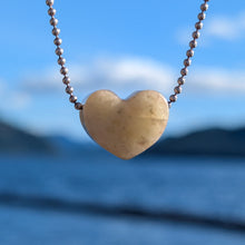 Indlæs billede til gallerivisning Hackmanite heart pendant
