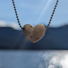 Indlæs billede til gallerivisning Hackmanite heart pendant
