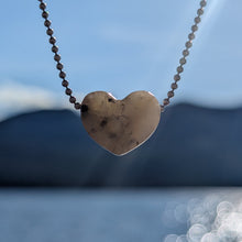 Indlæs billede til gallerivisning Hackmanite heart pendant
