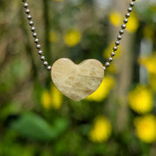 Indlæs billede til gallerivisning Hackmanite heart pendant
