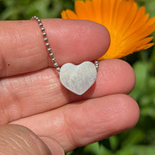 Indlæs billede til gallerivisning Belomorite Moonstone heart pendant
