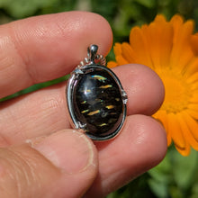 Indlæs billede til gallerivisning Nuummite in 925 silver star bezel pendant #2
