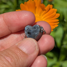Indlæs billede til gallerivisning Larvakite heart pendant
