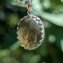 Indlæs billede til gallerivisning Forest Crystal in 925 silver bezel
