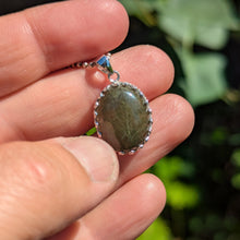 Indlæs billede til gallerivisning Forest Crystal in 925 silver bezel
