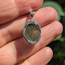 Indlæs billede til gallerivisning Forest Crystal in 925 silver bezel
