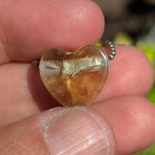 Indlæs billede til gallerivisning Citrine heart pendant

