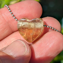 Indlæs billede til gallerivisning Citrine heart pendant
