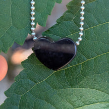 Lade das Bild in den Galerie-Viewer, Agni Manitite heart pendant
