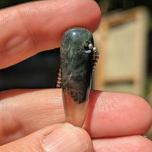 Lade das Bild in den Galerie-Viewer, Forest Crystal pendulum pendant
