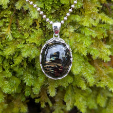 Ladda upp bild till gallerivisning, Nuummite in 925 silver bezel pendant #2

