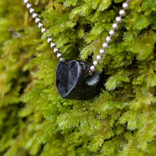 Ladda upp bild till gallerivisning, Nuummite heart
