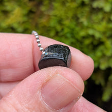 Ladda upp bild till gallerivisning, Nuummite heart
