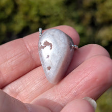 Ladda upp bild till gallerivisning, Pink Amethyst sparkly pendulum pendant
